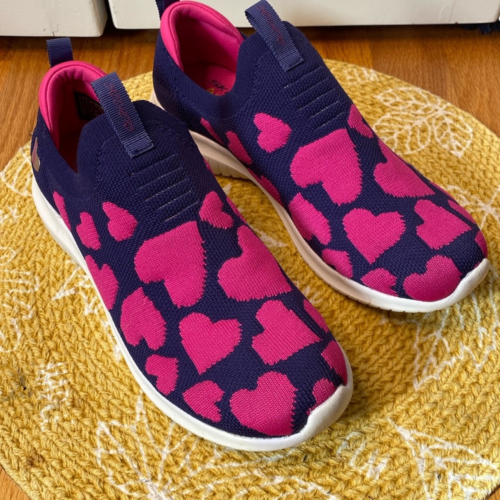 Sketchers Air Cooled Memory Foam Slip Ons Size 5 Love hearts shoes